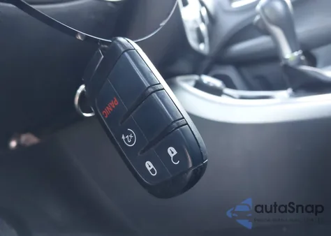 2018 Jeep Compass Latitude 4X4 z USA, uszkodzony, nr VIN 3C4NJDBB6JT232521